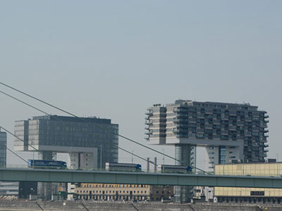 Lkw mit Container von Hako
