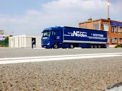 Lkw vor Kronos Europe