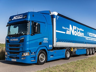 Blauer LKW der Nolden Logistics GmbH